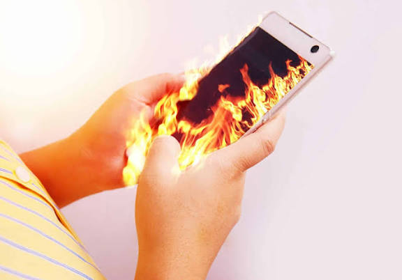Smartphone Heating Issue: Causes, Solutions and Prevention Tips (2025 Guide)